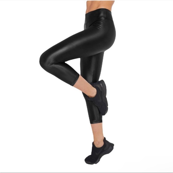 Koral Lustrous High Rise Capri Legging (S) - Picture 4 of 9